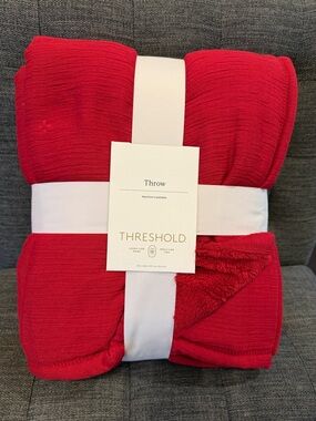 NWT Large Red Target Threshold Throw 50x60